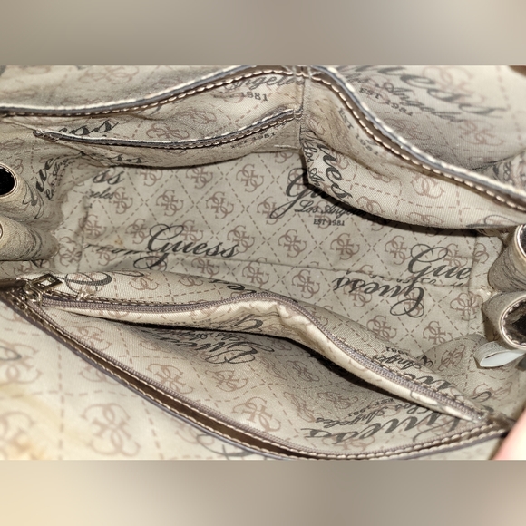 Guess purse - Picture 5 of 5